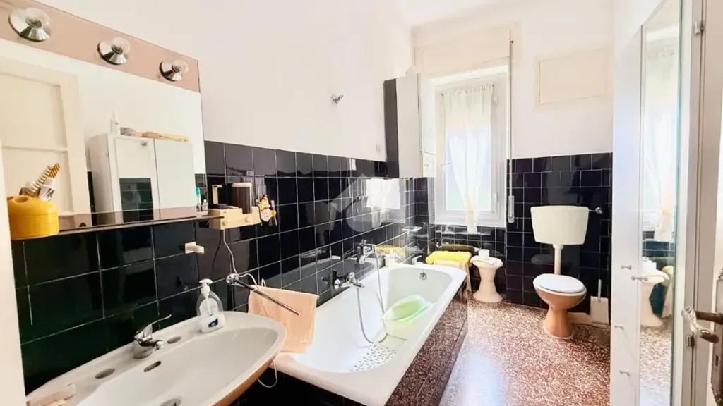 Salles de bain - Apartment with Sea View in Genoa