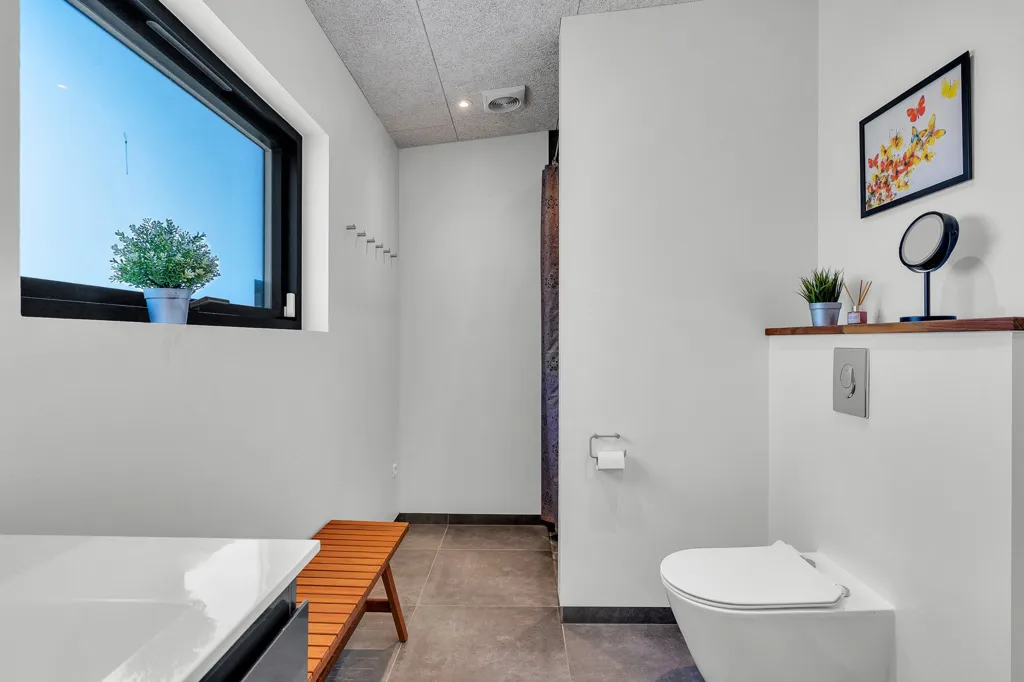 Salles de bain - Contemporary Summer House with Sea View in Ebeltoft