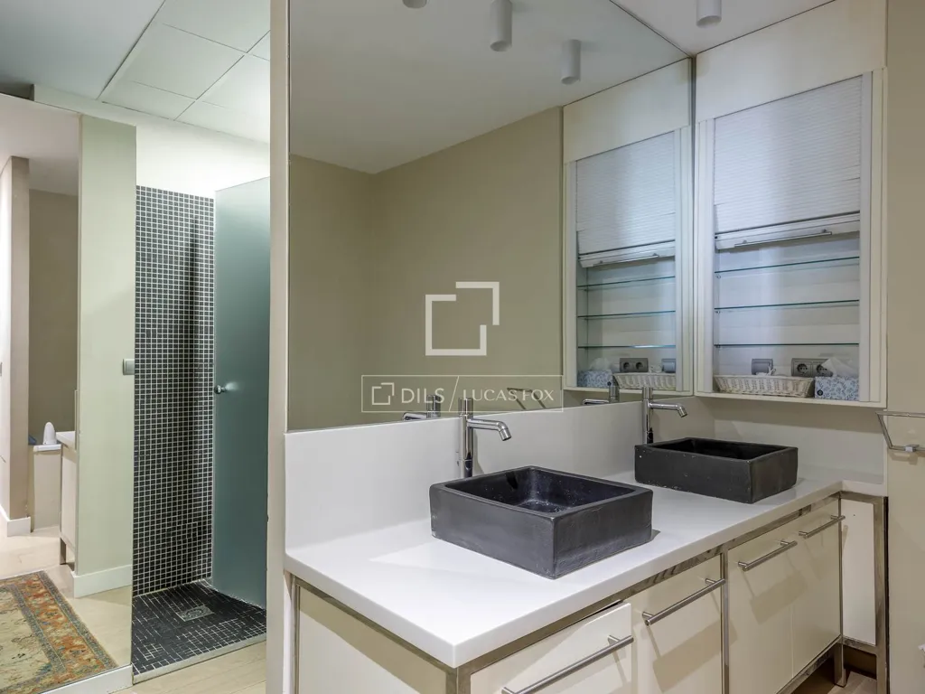 Bathrooms - Refurbished Apartment with Terrace in Valencia