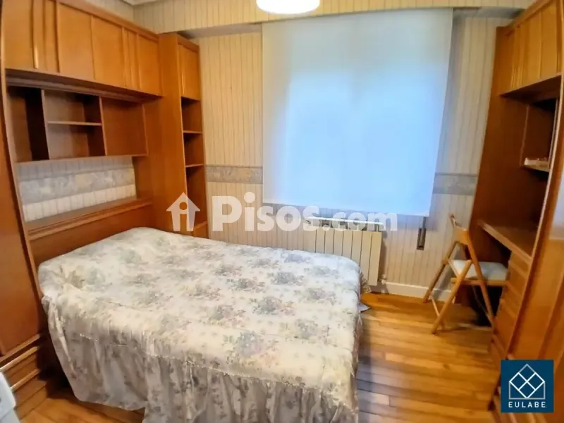 Magamistoad - Ample 3-Bedroom Flat with Balcony in Eibar
