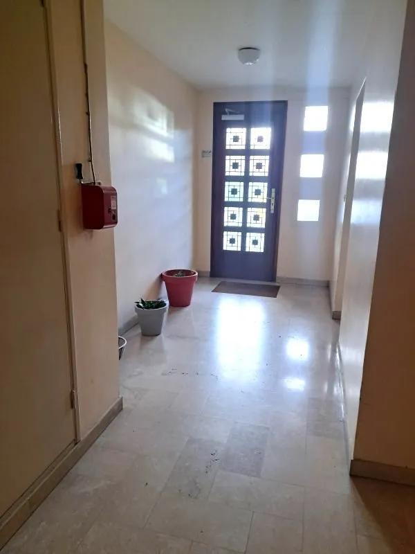 Entrée - Appartement T3 avec Jardin Commun et Garage à Proximité du Tramway