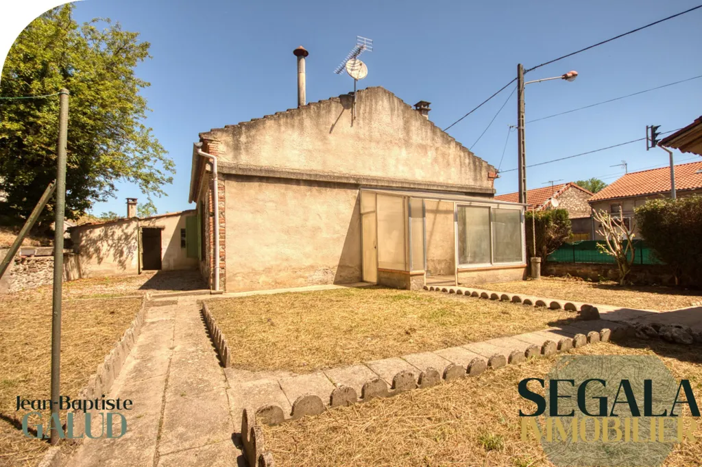 4-toaline maja asukohas Blaye-les-Mines