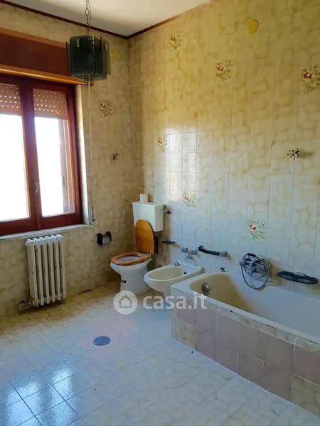 Salles de bain - Rustic Farmhouse with Olive Grove in Lapio