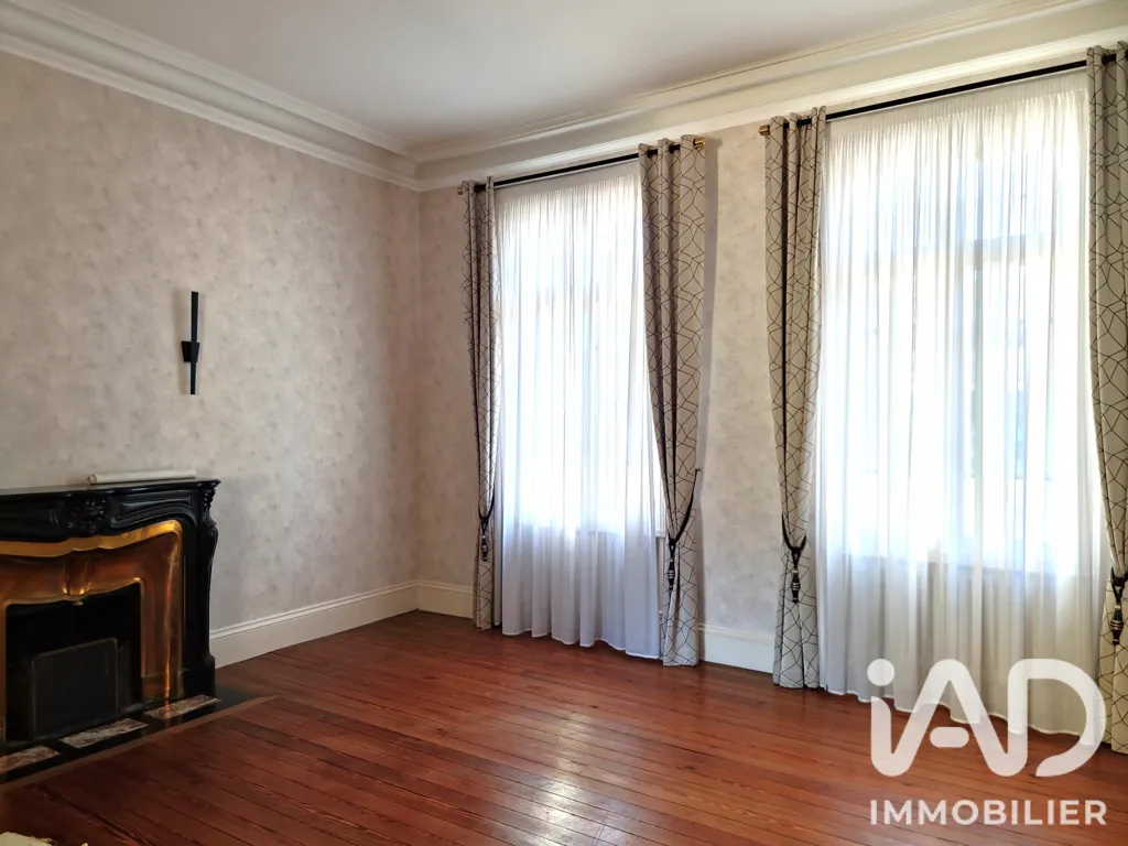 Soggiorno - Charming Townhouse with Art Deco Features in Cognac