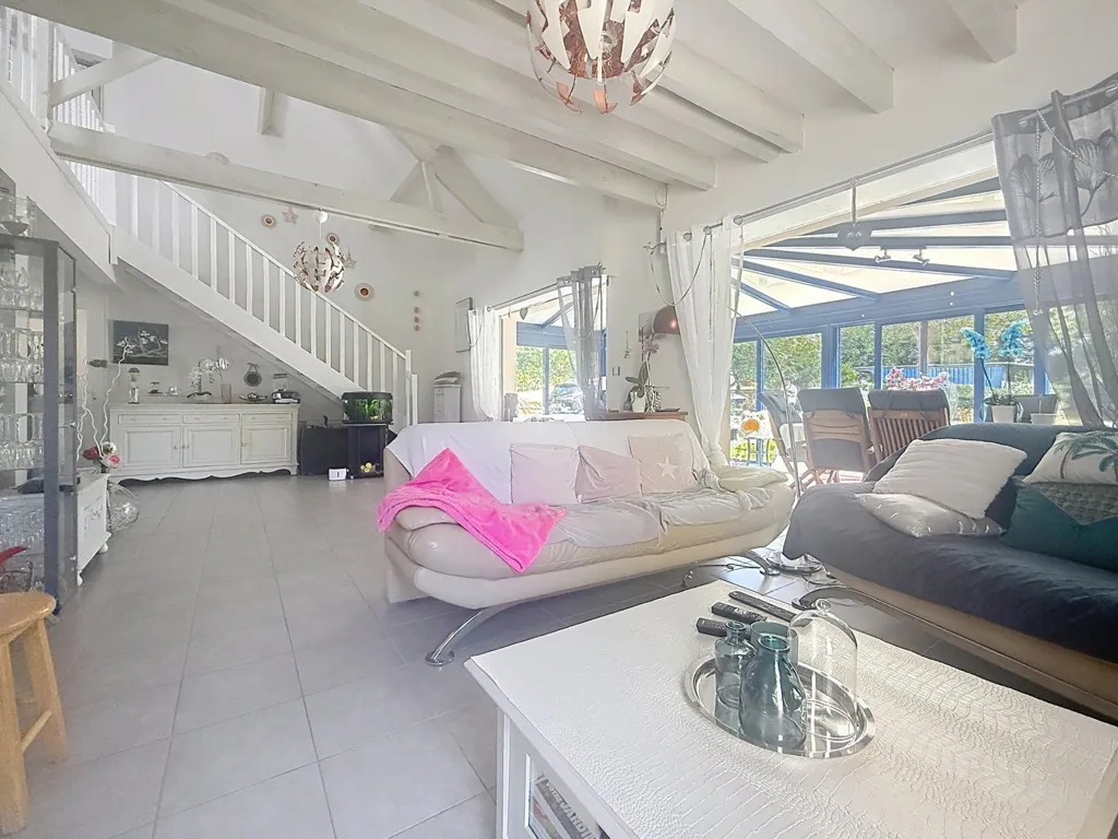 Séjour - Maison avec Jardin et Véranda à Ligné