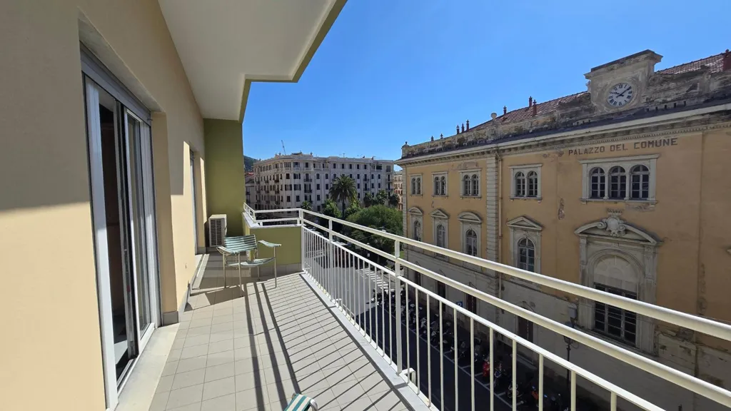 Balcon - Quadrilocale with Terrace in Alassio Centre