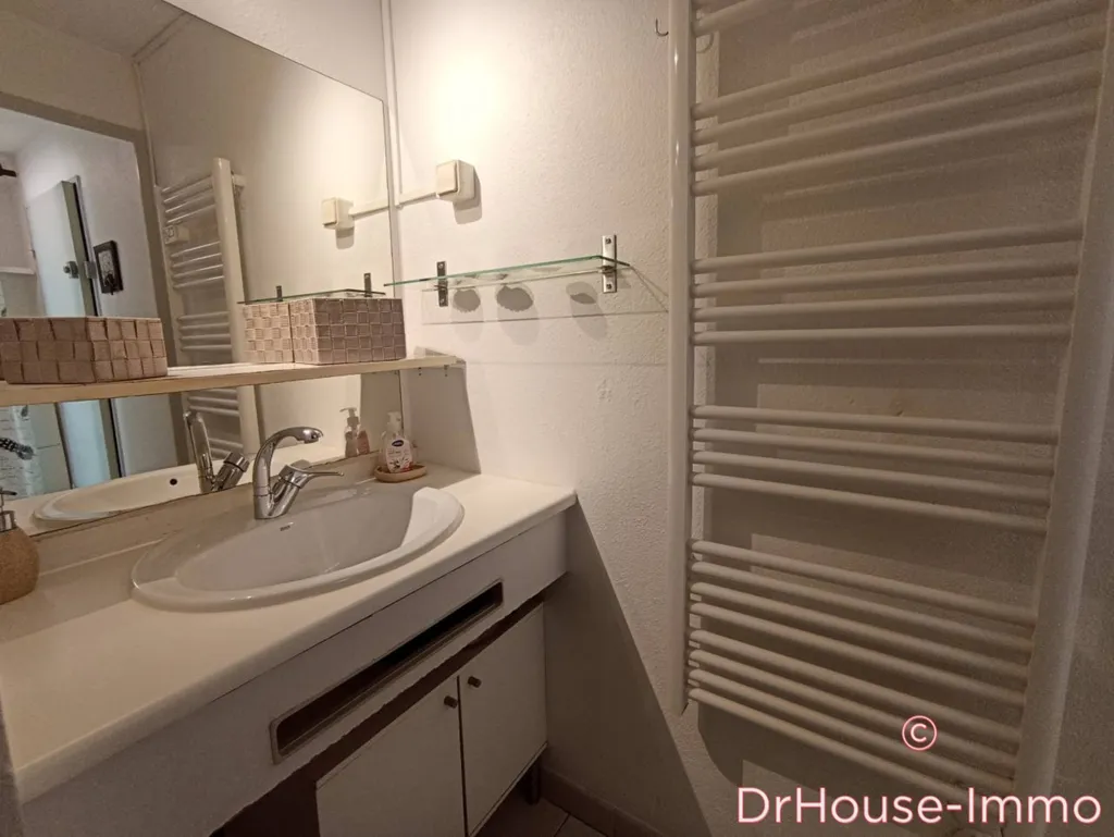 Vannitoad - Bright Apartment with Pool near La Conque