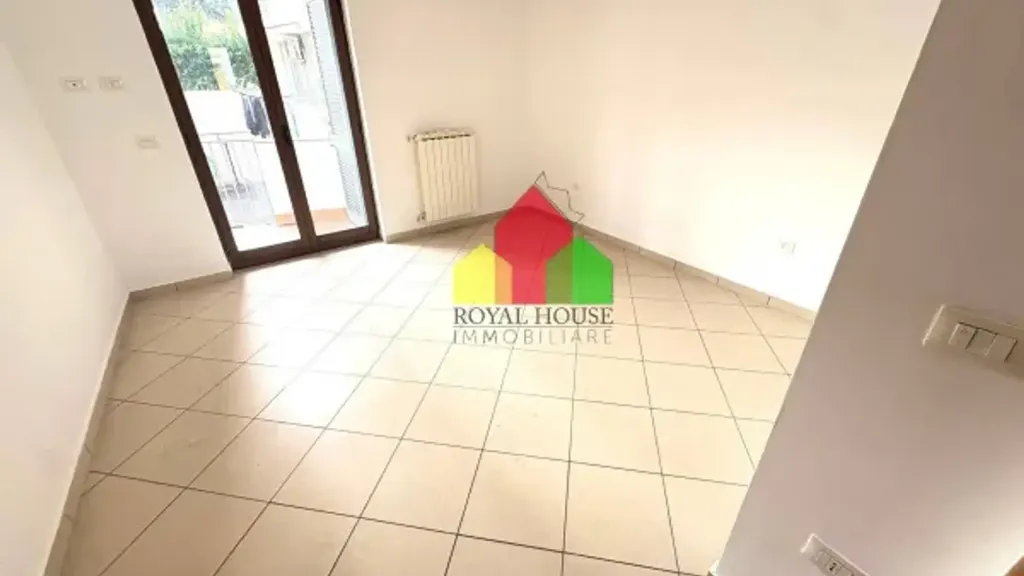 Pièces - 3-Bedroom Apartment with Balcony in Giugliano