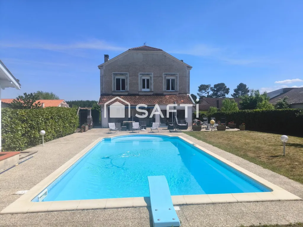 Piscine - Propriété de Caractère avec Piscine à Casteljaloux
