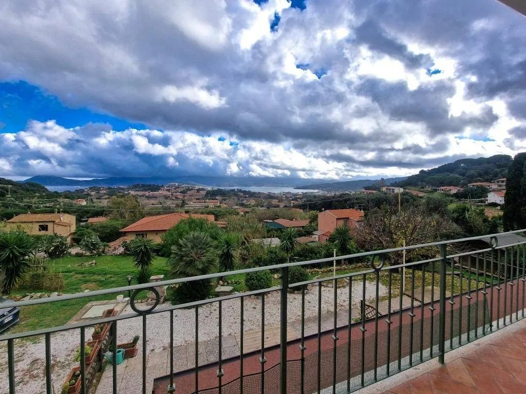 Rõdu - Modern Villa with Panoramic View in Portoferraio