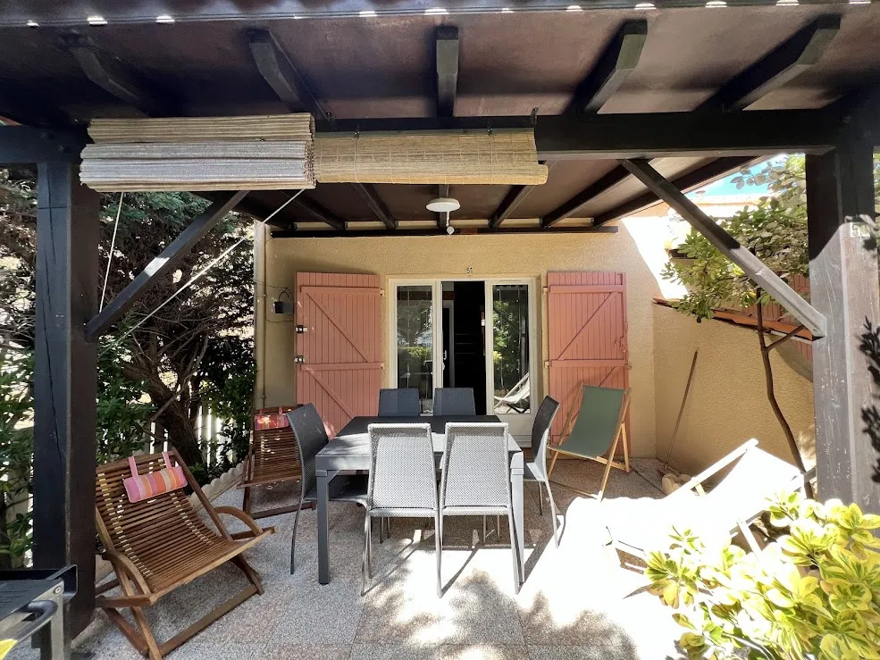 Terrass - Pavilion with Terrace and Pool in St Pierre la Mer