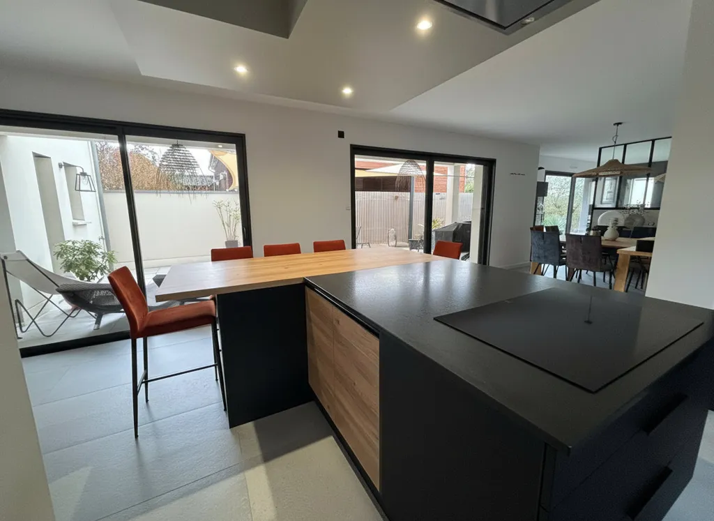 Cuisine - Maison Contemporaine avec Terrasse à Laval