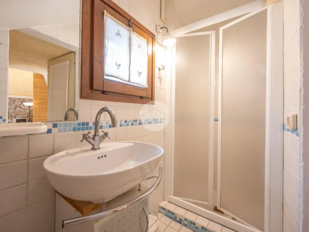 Bagni - Rustic Corte with Pool in Costermano