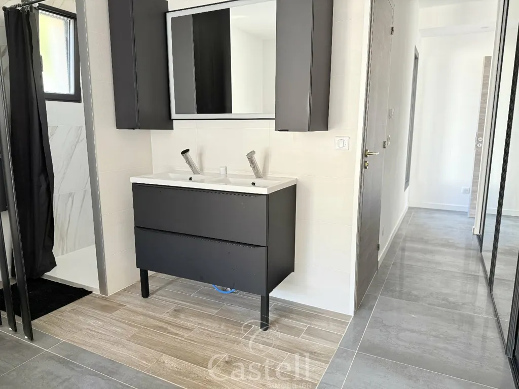Salles de bain - Villa Contemporaine avec Piscine au Grau d'Agde