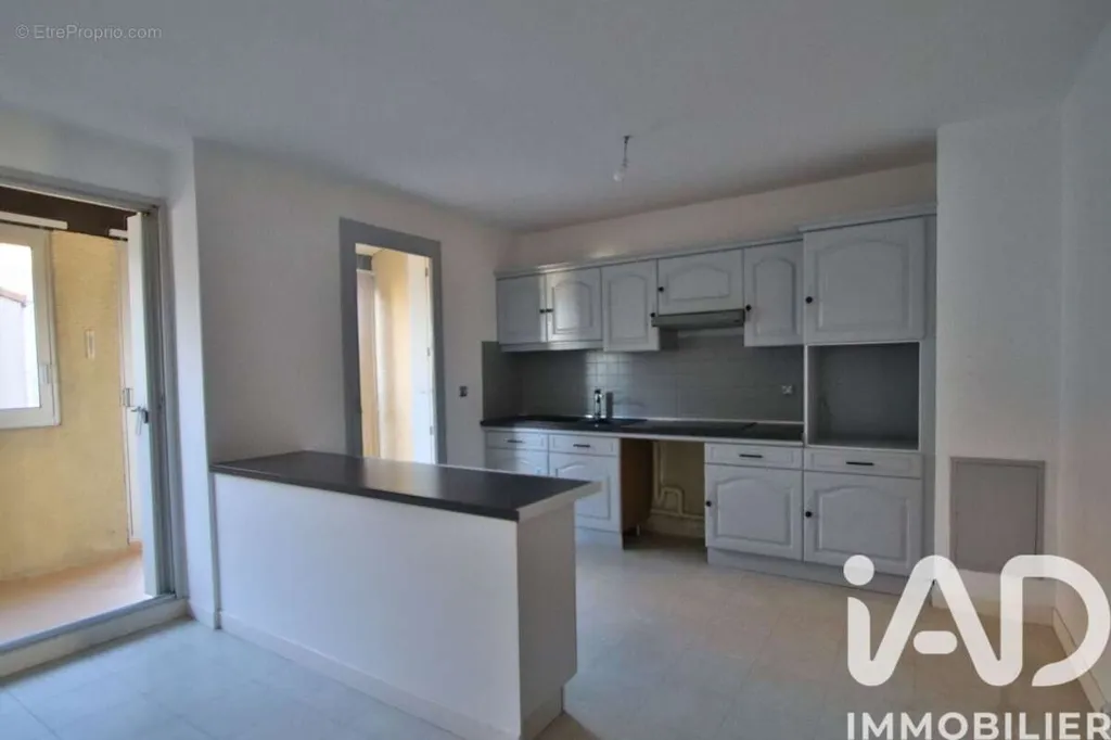 Kitchen - Bright 2-Bedroom Apartment with Balcony in Narbonne