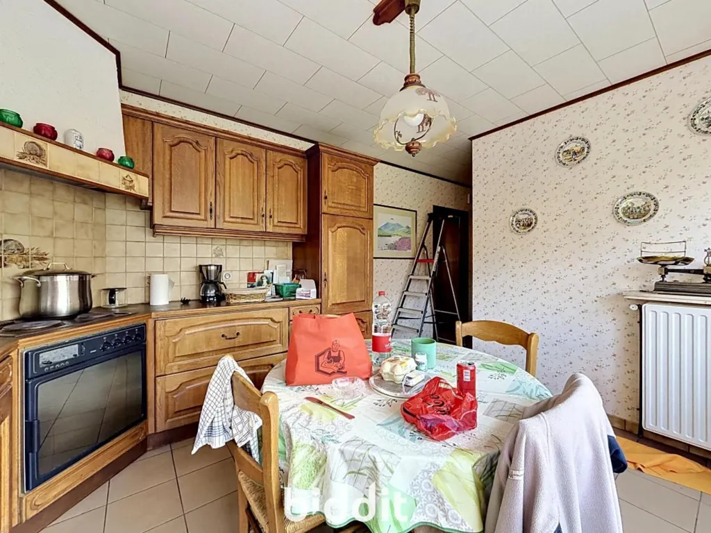 Cuisine - Maison avec Garage dans une Construction à 3 Façades