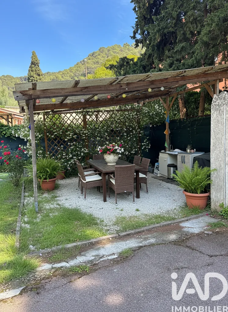 Terrace - Traditional House with Garden in La Trinité