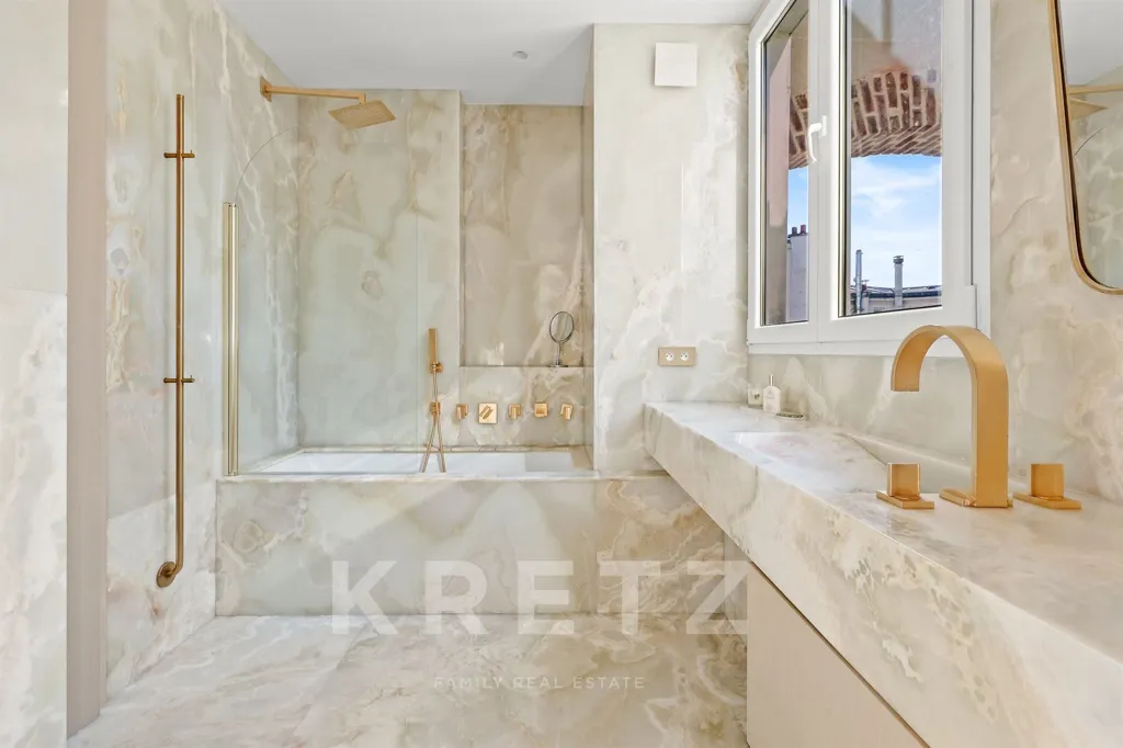 Bathrooms - Apartment with Rooftop Terrace in Paris 17th