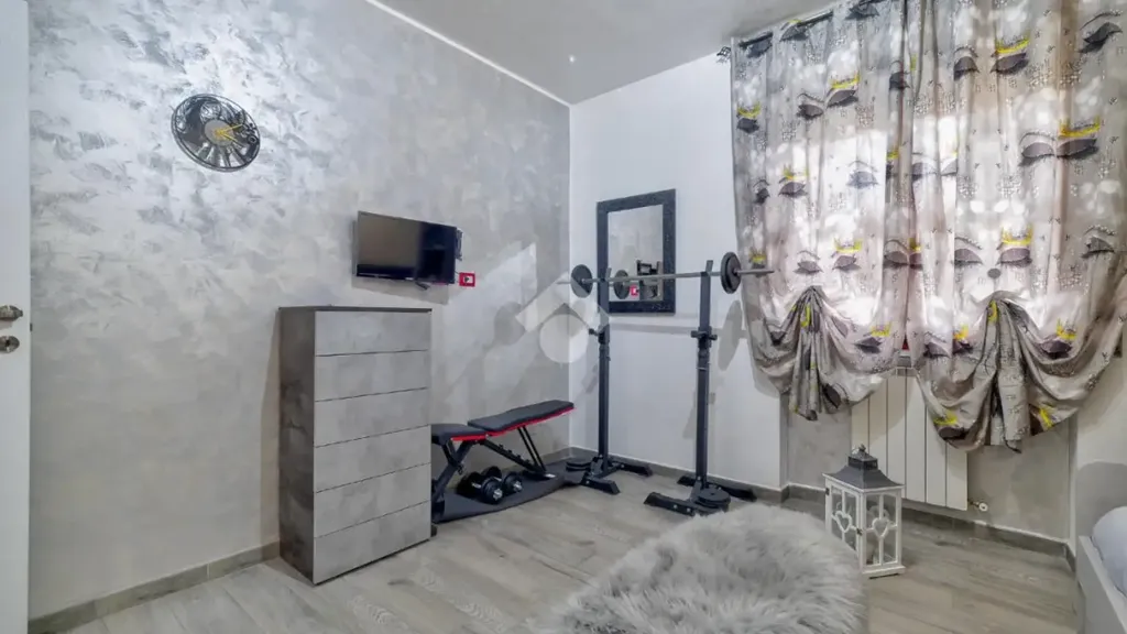 Chambres - Rear-Facing Apartment with Balcony in Civitavecchia