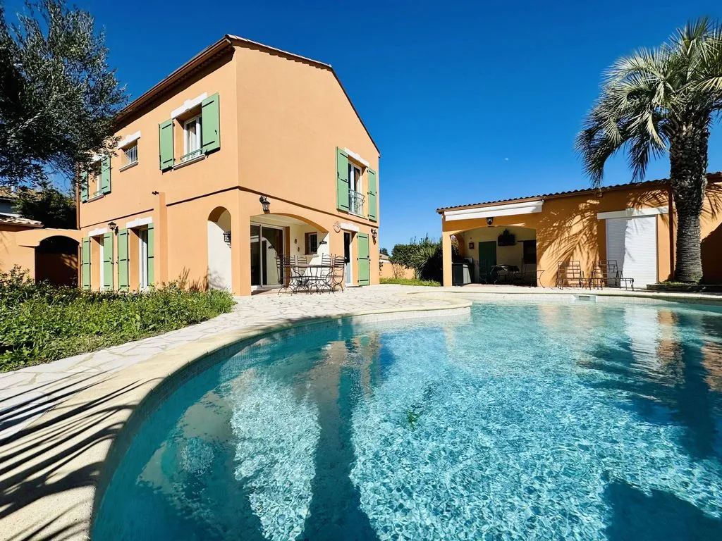 Piscine - Villa Luxueuse avec Piscine à Lattes