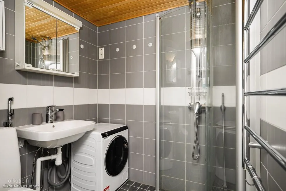 Vannitoad - Modernised Studio with Balcony in Lahti