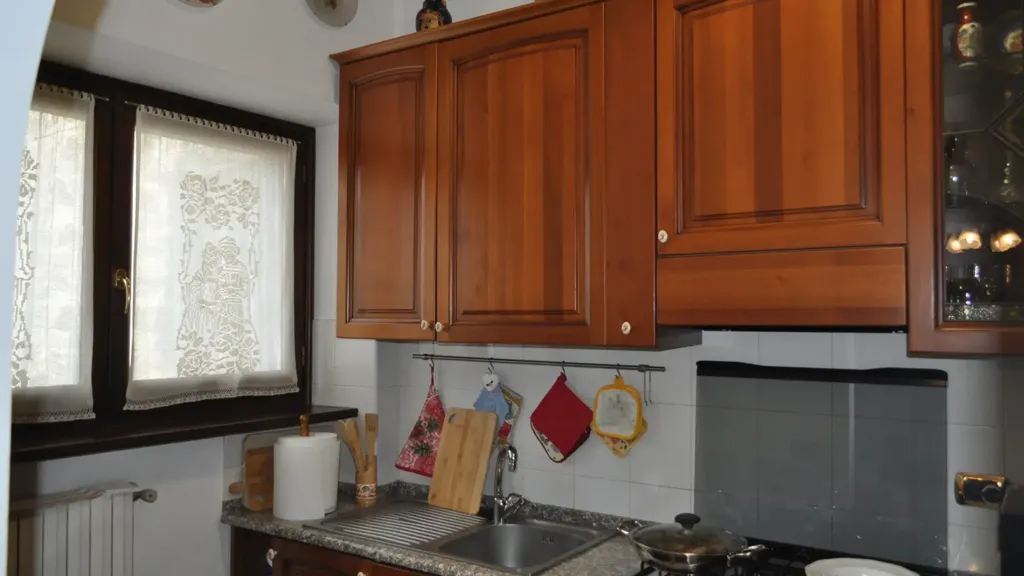 Köök - Three-Bedroom Apartment with Balcony in Bedonia