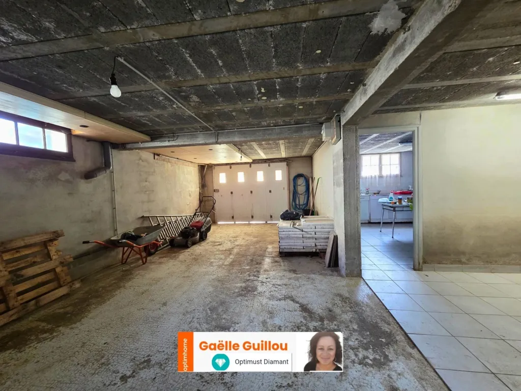 Garage - Traditional House with Garage near Cléder