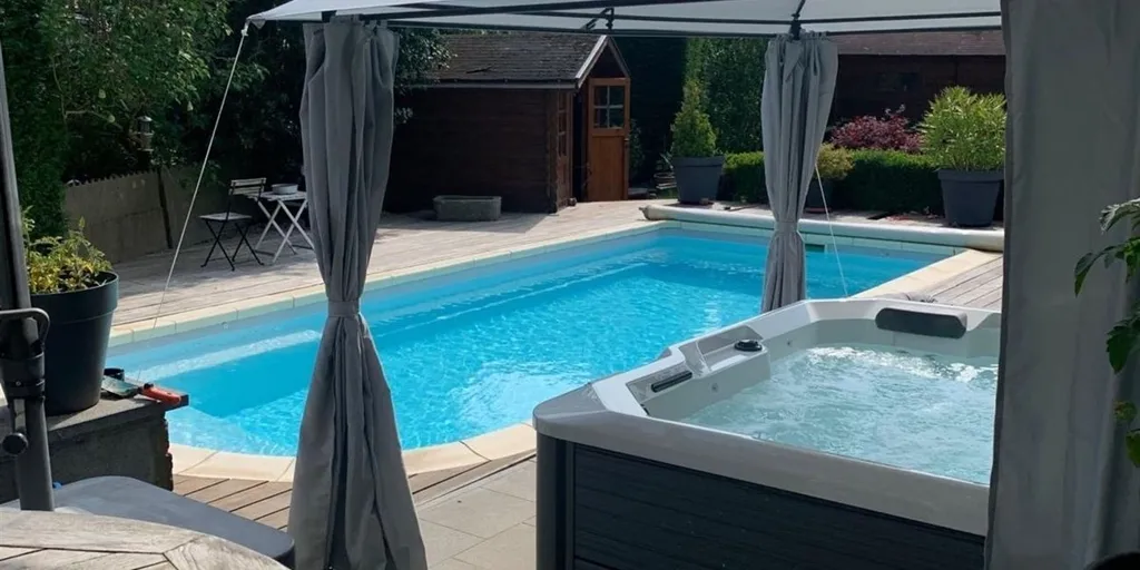 Bassein - Villa with Pool and Project Land in Groot-Bijgaarden