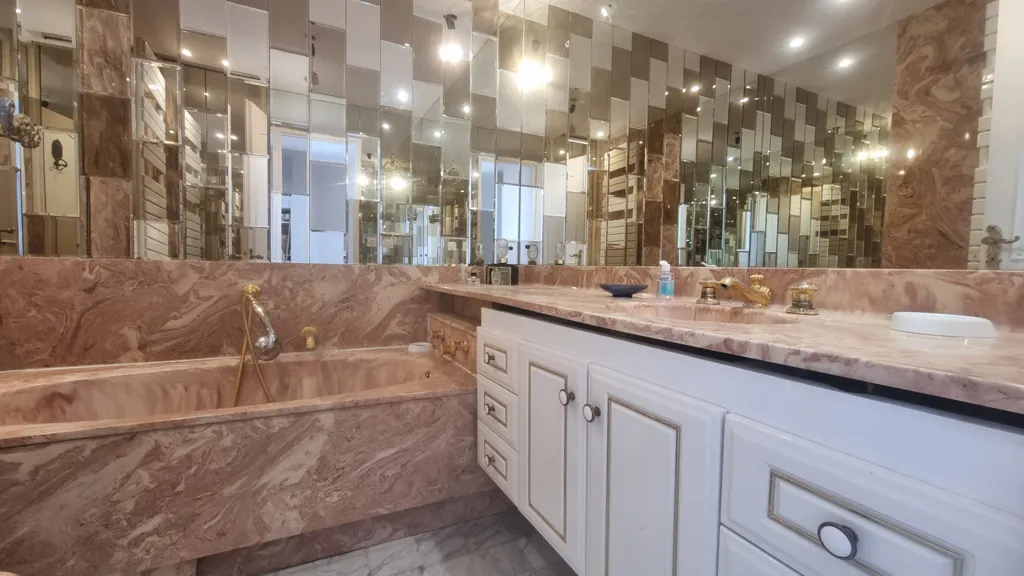 Salles de bain - Appartement 2 Pièces avec Terrasse Sud à Golfe-Juan