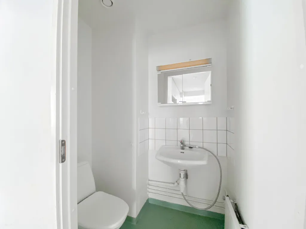 Bathrooms - Apartment with Balcony in Tikkurila, Vantaa