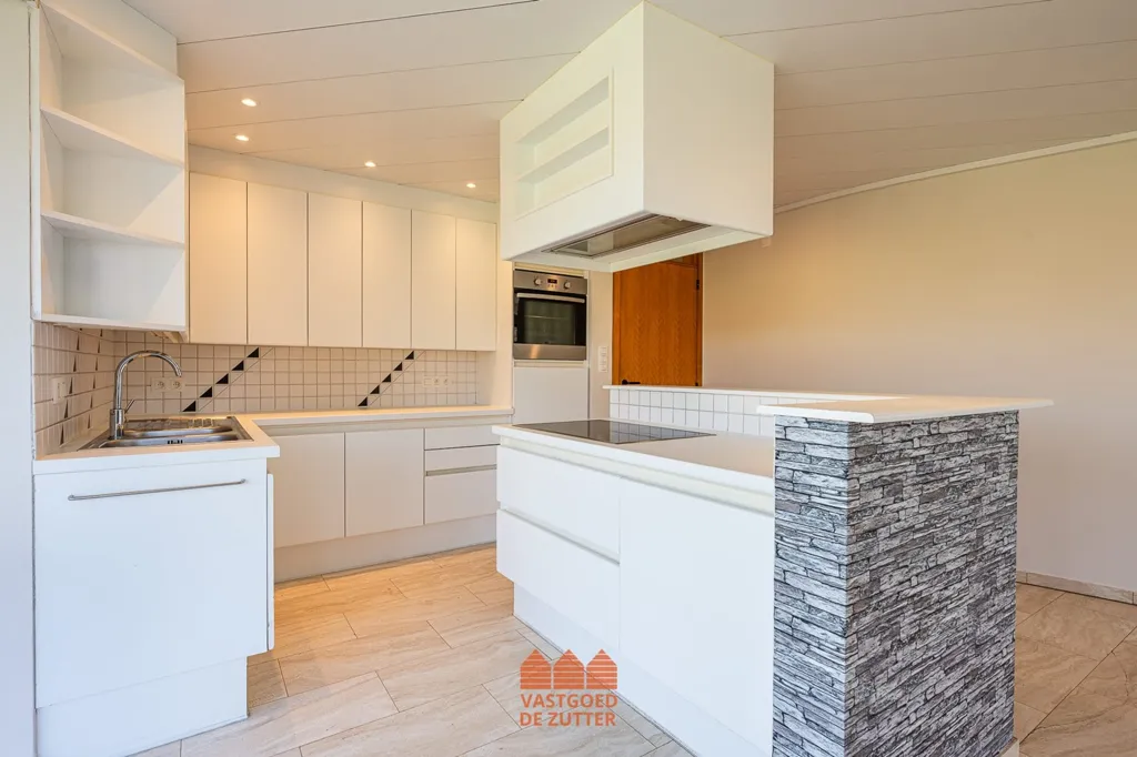Köök - Open-plan House with Double Garage in Bentille