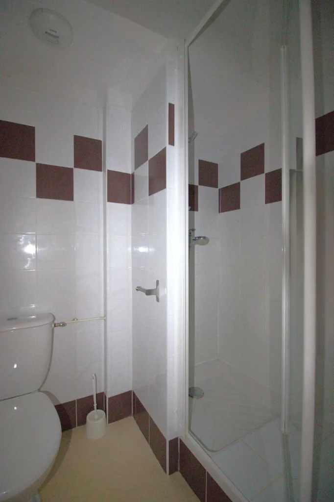Salles de bain - Studio Meublé avec Piscine à Vernet-les-Bains
