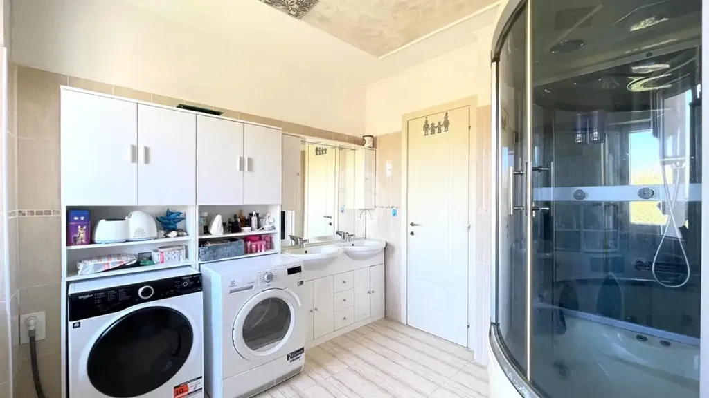 Salles de bain - Renovated Apartment with Mountain View in Brescia