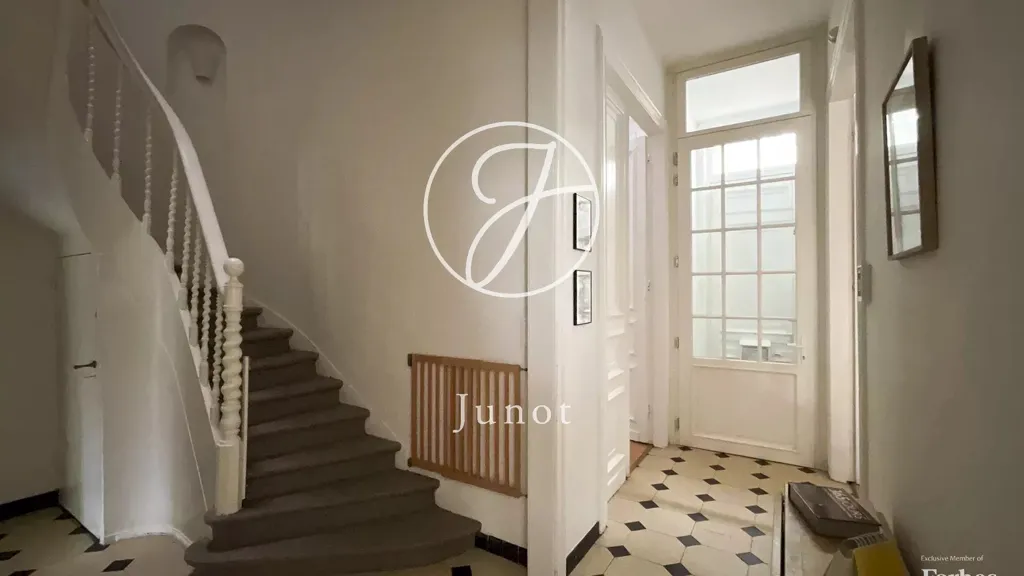 Esik - Victorian House with Garden in Roubaix