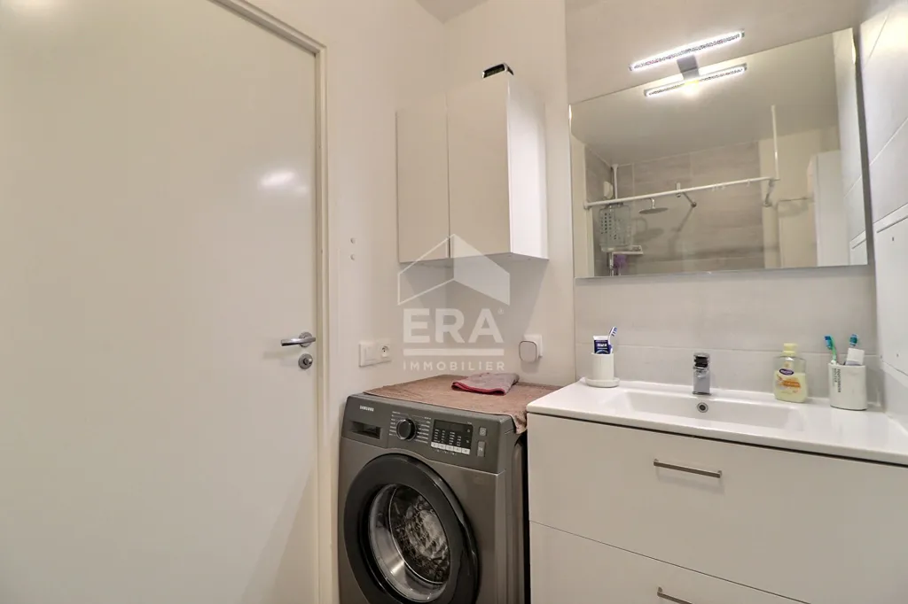 Utility Room - Modern Flat with Parking in Franconville