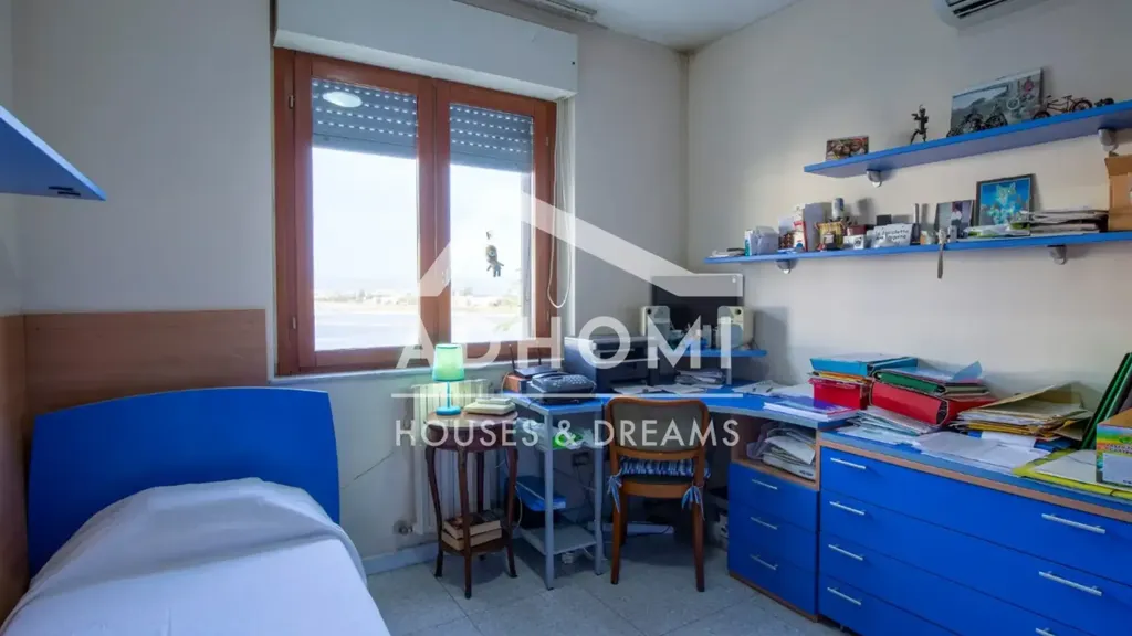 Bureau - Penthouse with Sea View in Cagliari