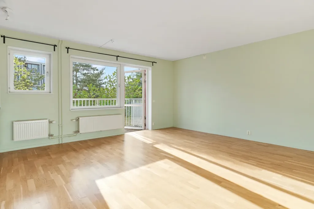 Pièces - Corner Flat with West-Facing Balcony in Norra Ängby