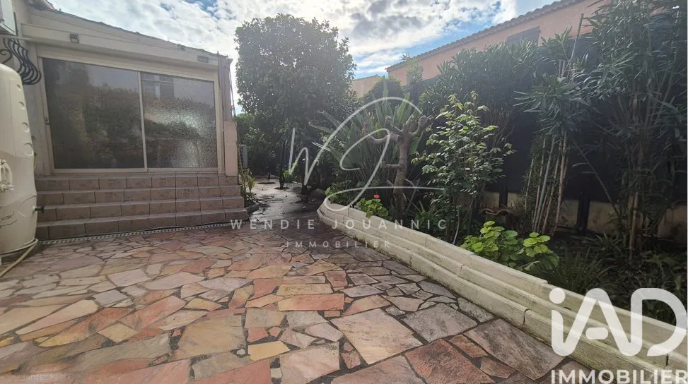 Garden - Charming 4-Piece House with Garden in Var