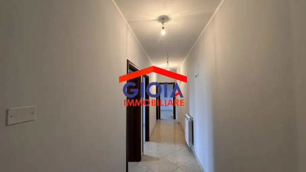 Esik - Two-Level Apartment with Balconies in Mondragone