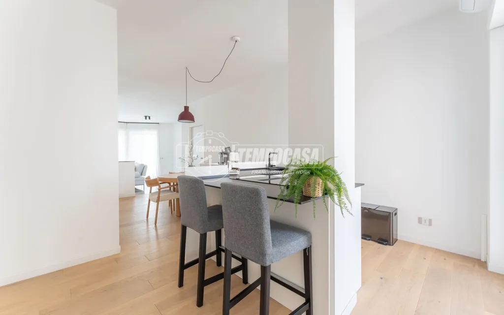 Cuisine - Rustic-Style Apartment with Balcony in Milan