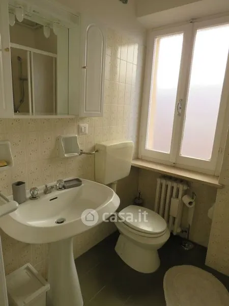 Bathrooms - Fully Furnished Flat in Urbino's Centre