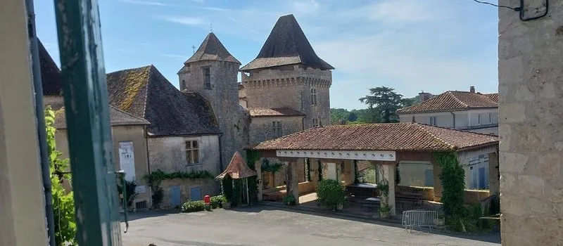Balcon - Maison de village avec cour et jardin à Varaignes