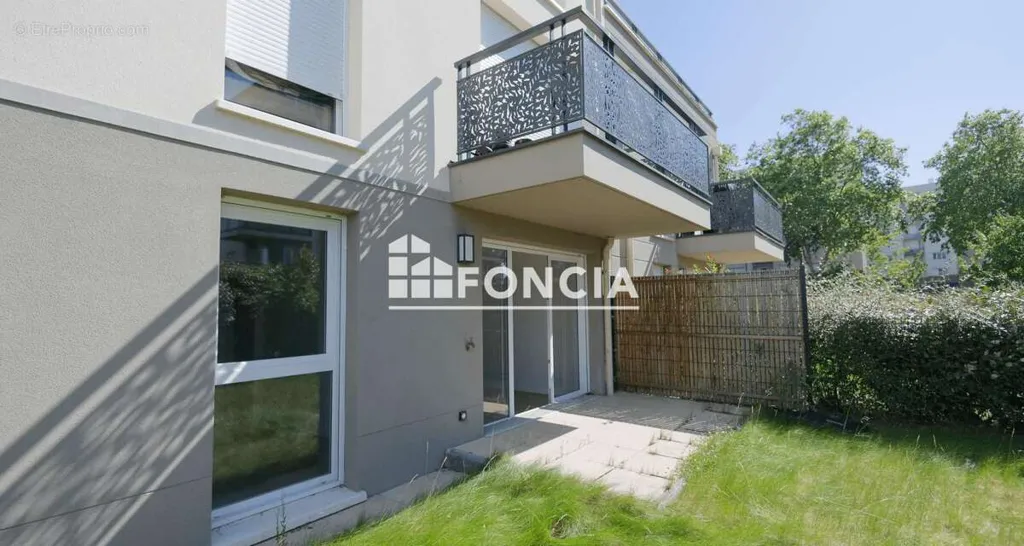 Välivaade - 3-Piece Garden Flat in Dammarie-les-Lys