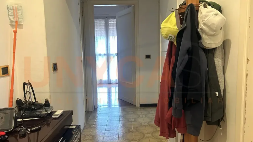 Esik - 3-Bedroom Apartment with Balcony in Padua
