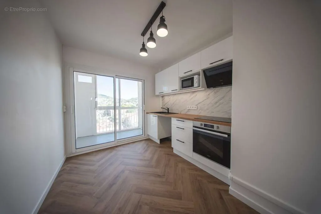 Cucina - Renovated Apartment with Balcony in Clermont-Ferrand