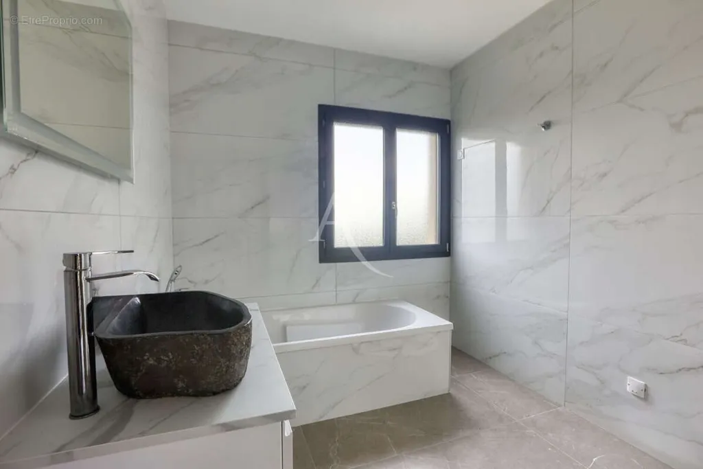 Salles de bain - Maison 6 pièces à Les Authieux-Sur-Le-Port-Saint-Ouen