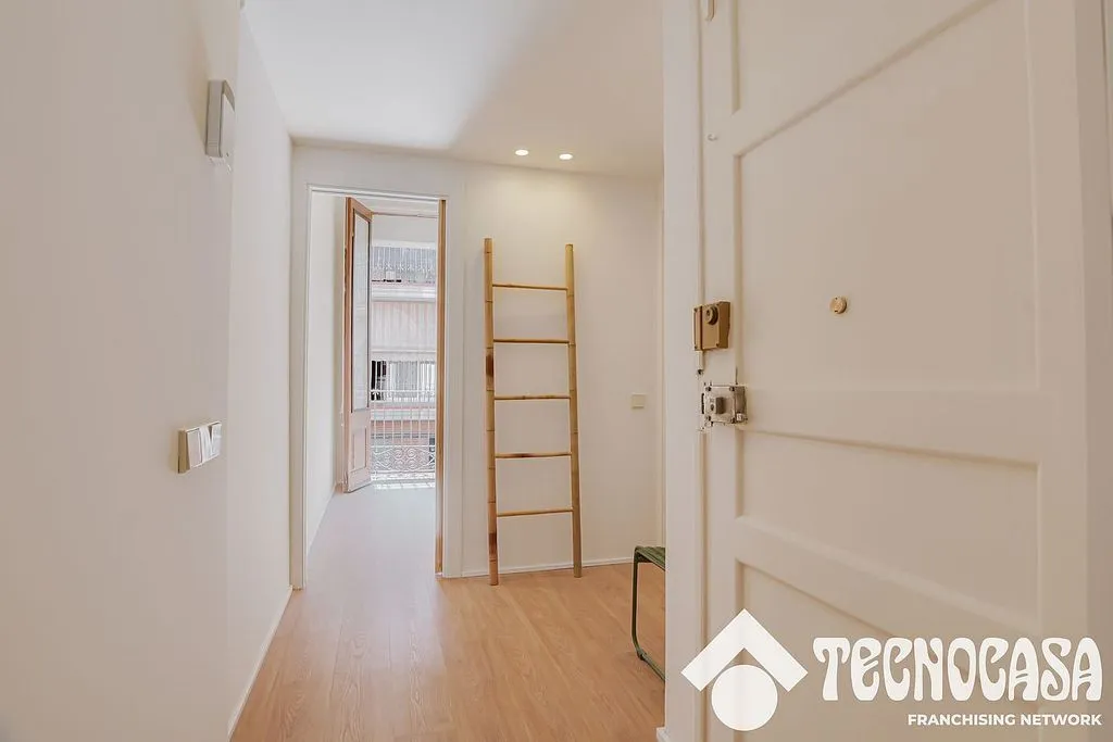 Esik - Reformed Flat with Terrace in Sant Andreu
