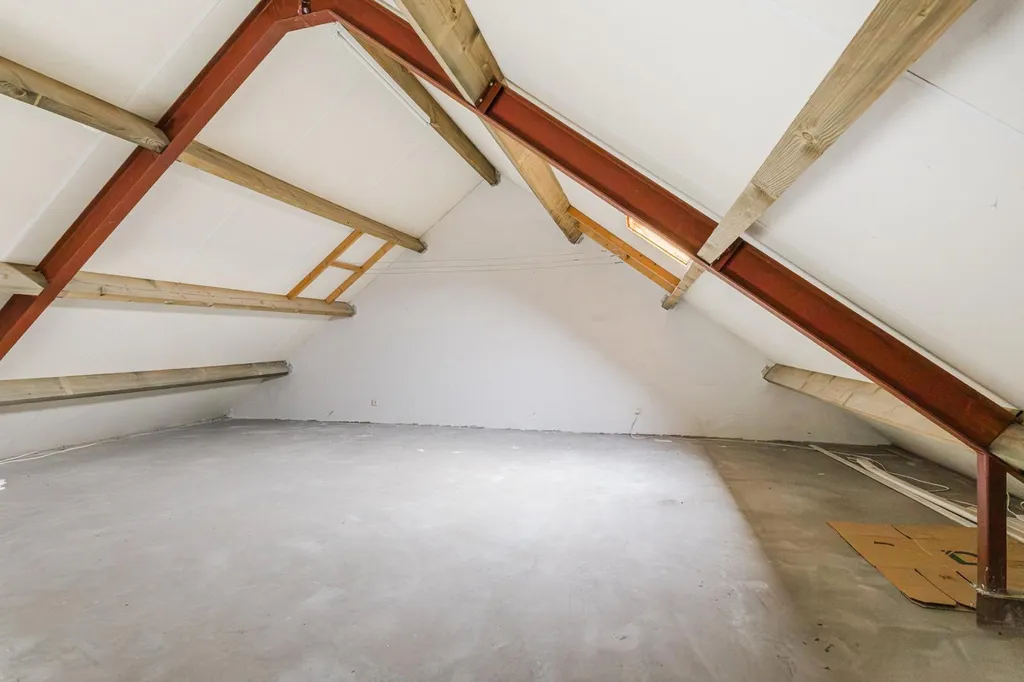 Pièces - Two-Storey House with Pergola in Loosbroek