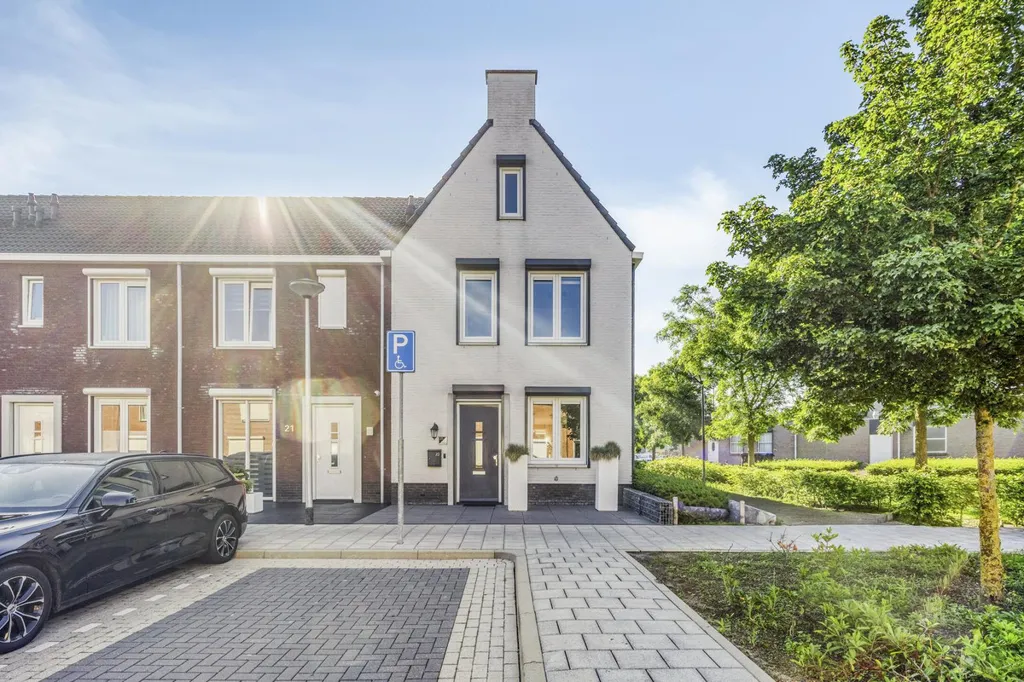 Välivaade - Corner House with Solar Panels in St. Willebrord