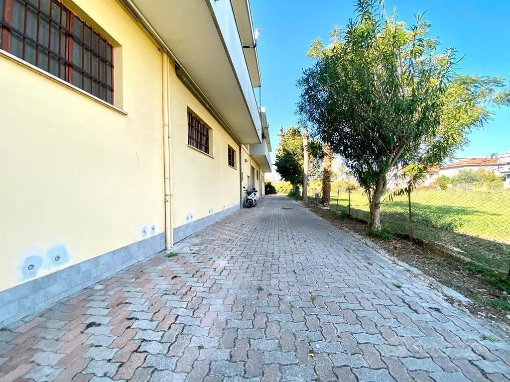Exterior - Spacious Garage with Automated Access in Via Tavo